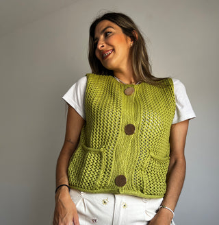 CHALECO PUNTO BOTONES DORADOS