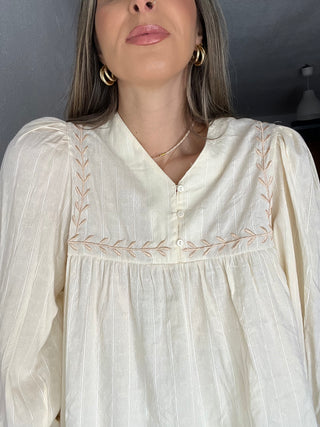 BLUSA FLUIDA BORDADA
