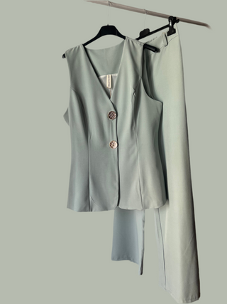 TRAJE BOTONES DORADOS